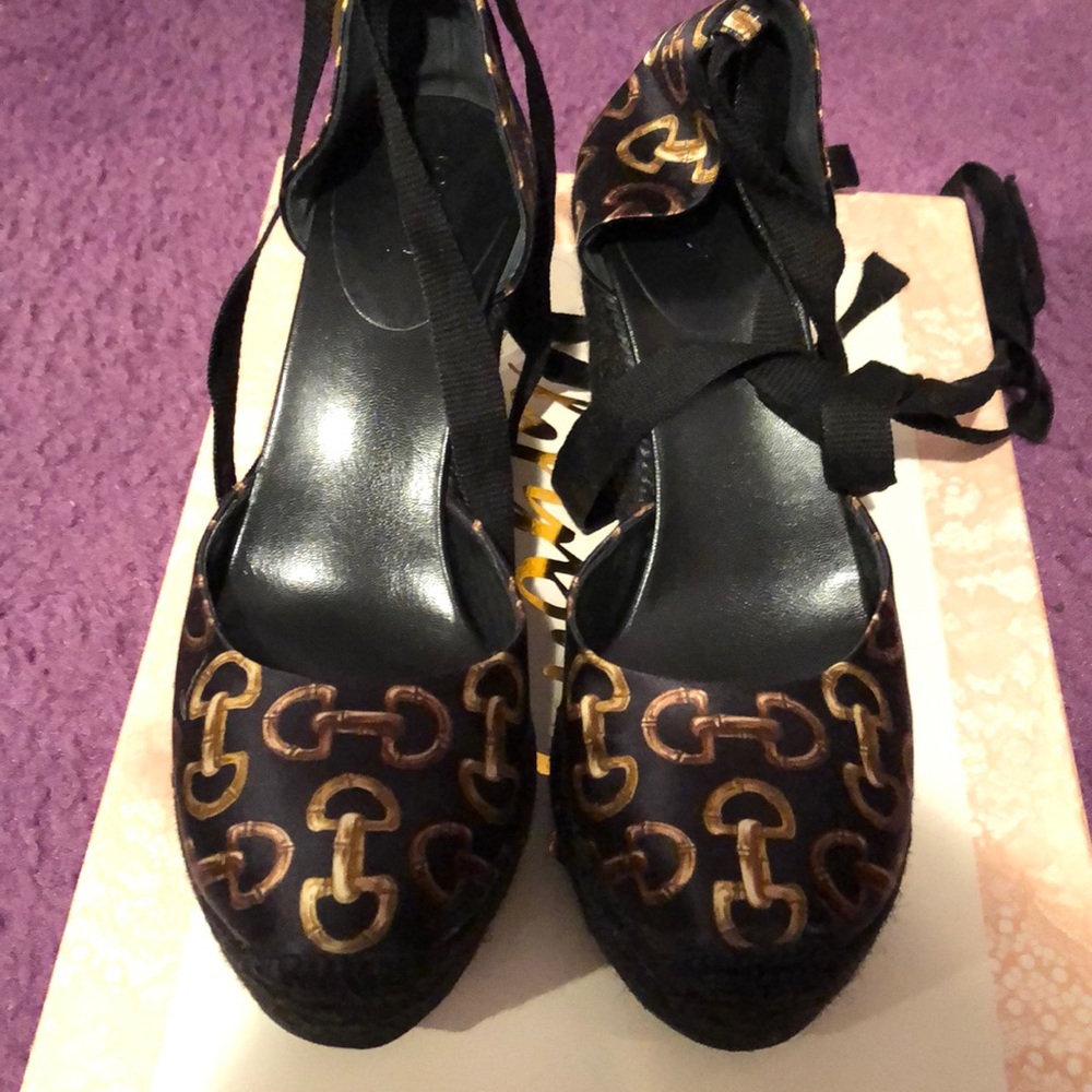 Vintage Gucci wedge come with box